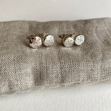 Load image into Gallery viewer, HAMMERED SILVER ROUND BUTTON STUD EARRINGS