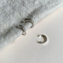 Load image into Gallery viewer, SILVER RUSTIC MEDIUM EAR CUFF