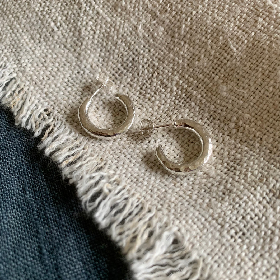 SMALL CHUNKY SILVER HOOP EARRINGS & CUFF