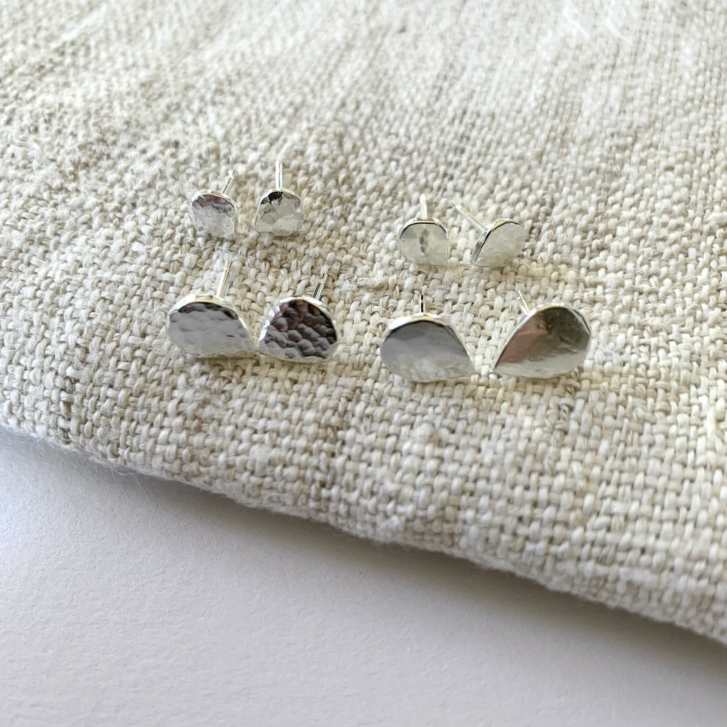 PETAL HAMMERED SILVER STUD EARRINGS