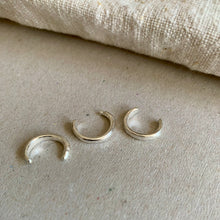 Load image into Gallery viewer, SILVER RUSTIC MEDIUM EAR CUFF