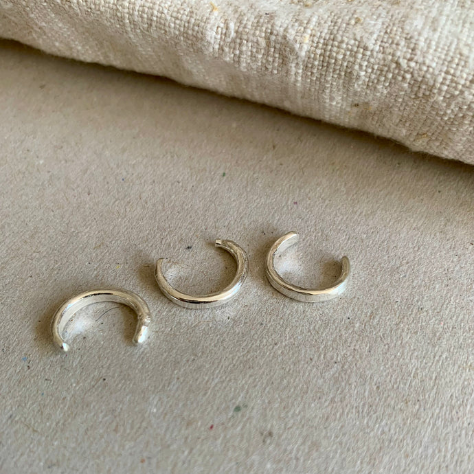 SILVER RUSTIC MEDIUM EAR CUFF