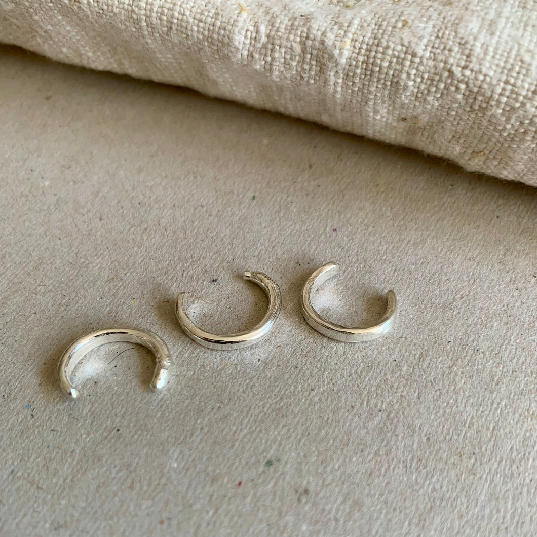 SILVER RUSTIC MEDIUM EAR CUFF