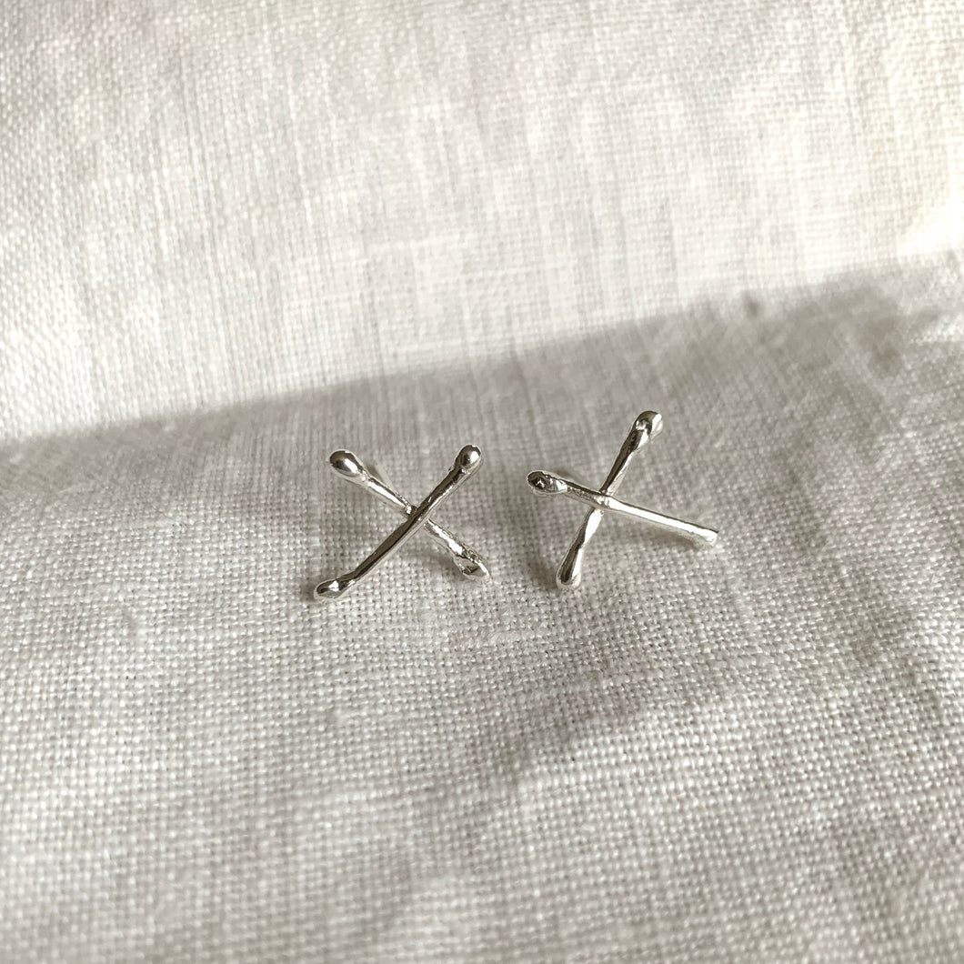 KISS STUD EARRINGS